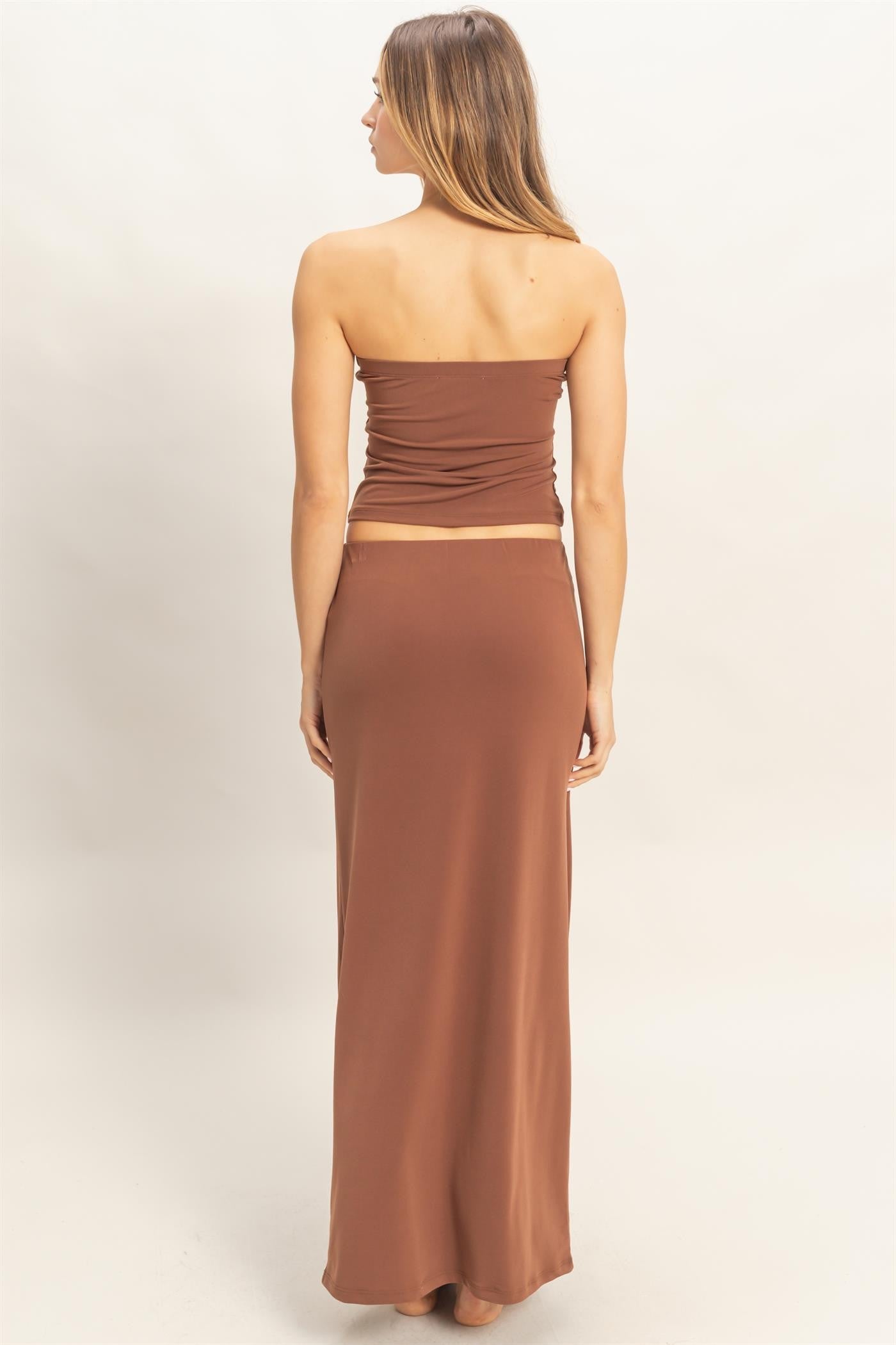 Conjunto de falda larga y top strapless ajustado para mujer elegante